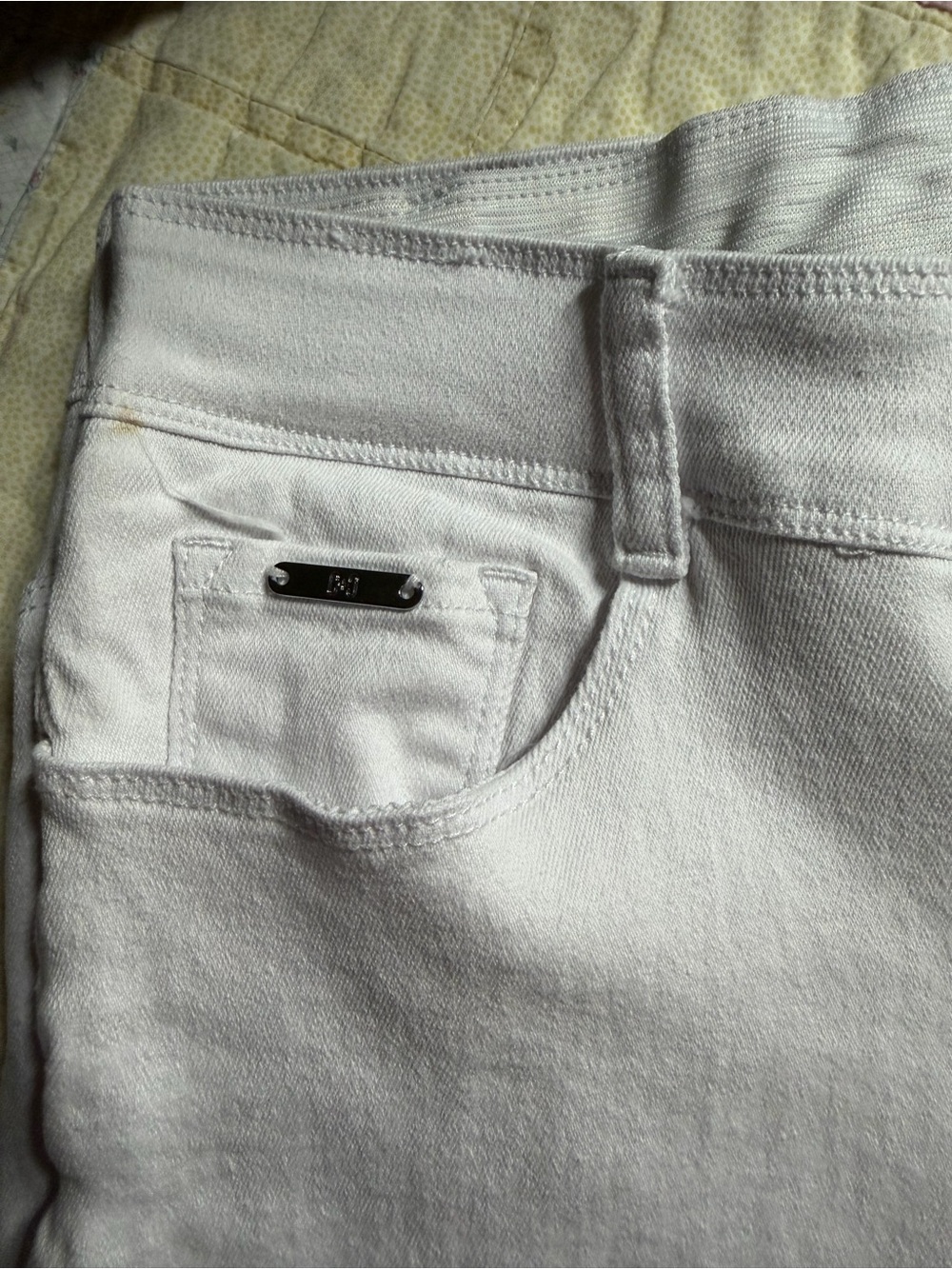 Coco and Carmen white jeans